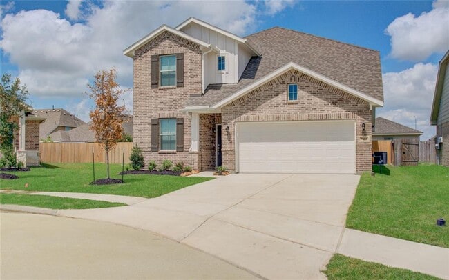 8411 Baywatch Cir in Mont Belvieu, TX - Foto de edificio - Building Photo