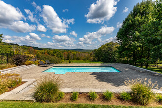 11 Longview Rd in Kent, CT - Building Photo - Building Photo