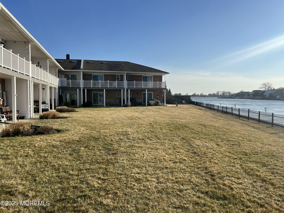 2 Rumson Rd in Sea Bright, NJ - Building Photo