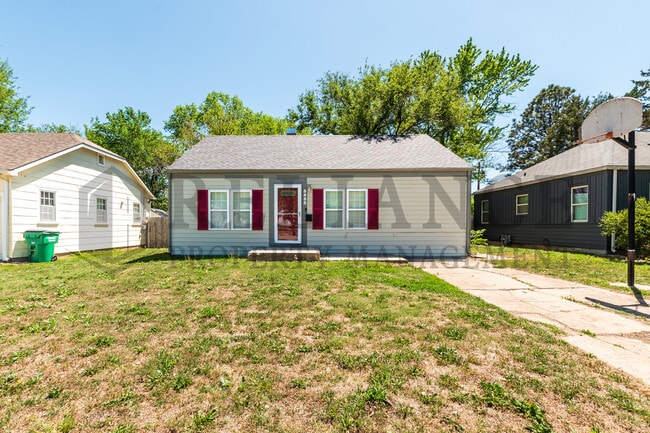 property at 5433 E Murdock St