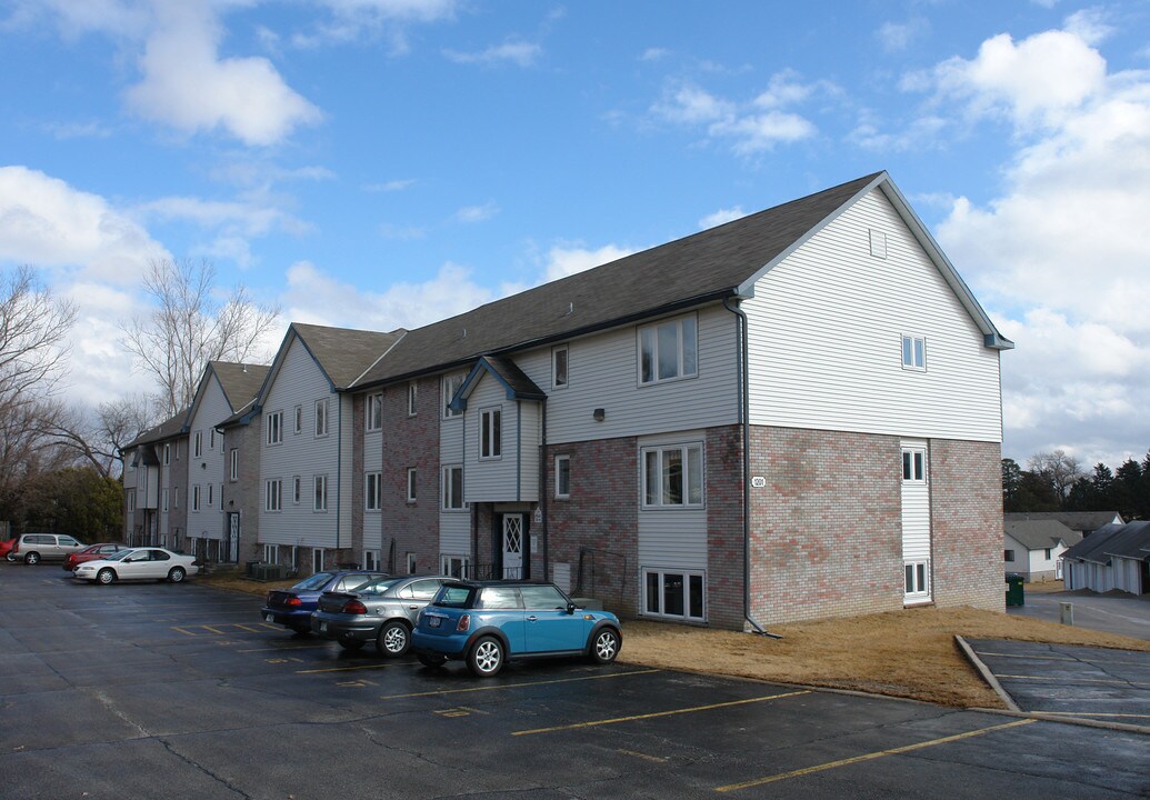 Gold Coast Square Apartments & Townhomes in Papillion, NE - Building Photo