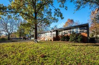 205 Hilltop Dr in Rossville, GA - Foto de edificio - Building Photo