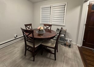 80 Hickory Rd in Port Washington, NY - Foto de edificio - Building Photo