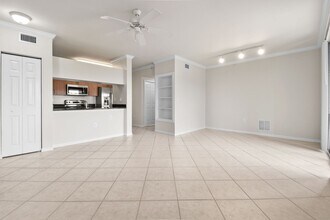 6556 Emerald Dunes Dr in Royal Palm Beach, FL - Building Photo - Building Photo