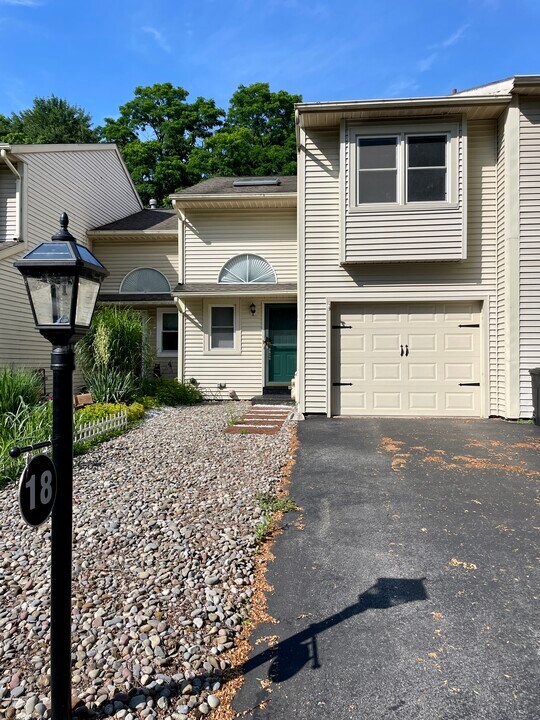 18 Wilan Ln in Albany, NY - Building Photo