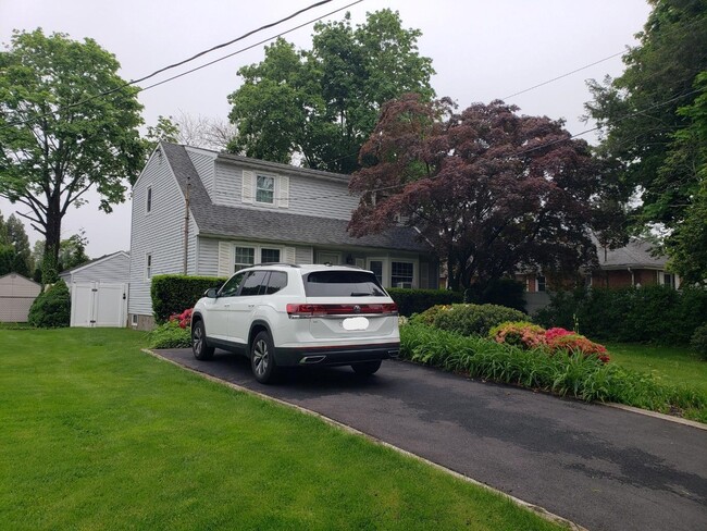 property at 11 Wilhow Ct