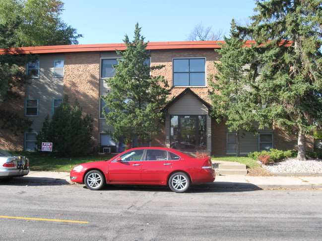 3320 Grand Ave S in Minneapolis, MN - Foto de edificio - Building Photo