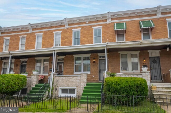 property at 2211 W Saratoga St