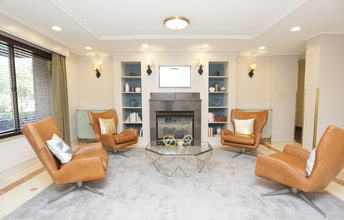 Park Adams Apartments in Arlington, VA - Foto de edificio - Lobby