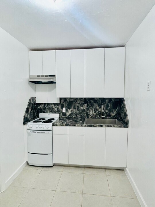 1490 NW 43rd St in Miami, FL - Building Photo