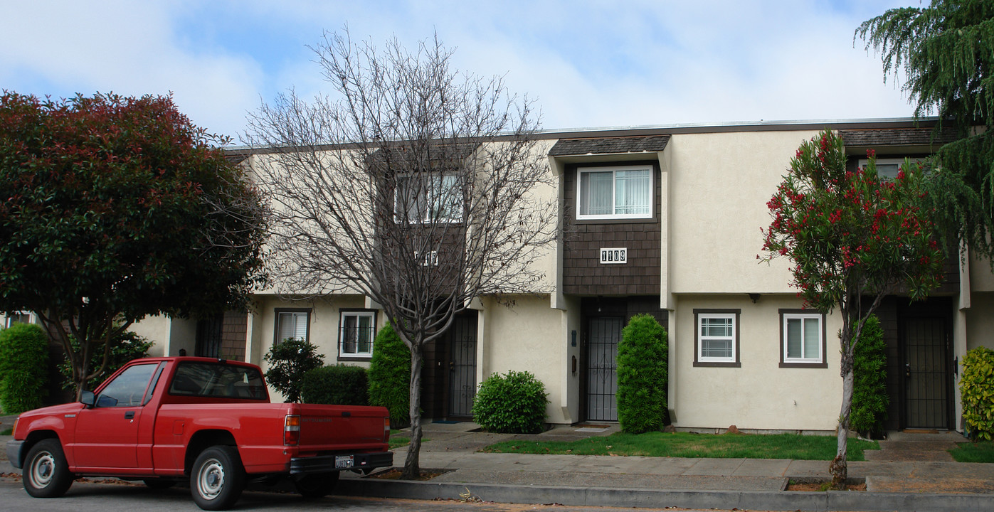 1100-1135 Jefferson St in San Leandro, CA - Building Photo