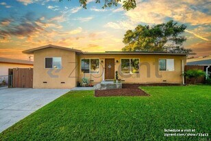 2203 E 11th St in National City, CA - Building Photo