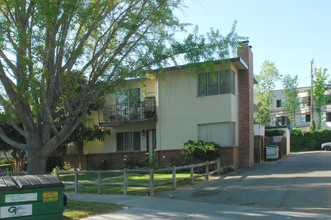 3530 Alden Way in San Jose, CA - Foto de edificio - Building Photo