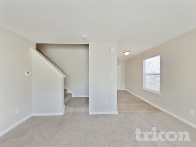 8023 Grove Berry Way in Indianapolis, IN - Foto de edificio - Building Photo