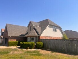 711 Saddlehorn Dr in Centerton, AR - Building Photo