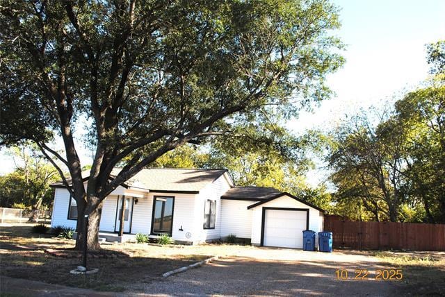 410 Ayres St in Hutchins, TX - Building Photo - Building Photo