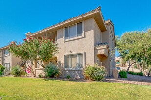 16013 S Desert Foothills Pkwy in Phoenix, AZ - Building Photo