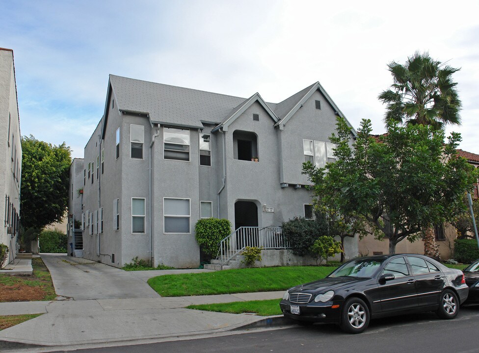 330-332 N Stanley Ave in Los Angeles, CA - Building Photo