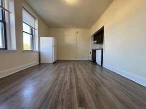 3335 W Diversey Ave in Chicago, IL - Foto de edificio - Building Photo