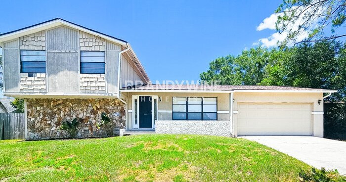 18428 Sterling Silver Cir in Lutz, FL - Building Photo
