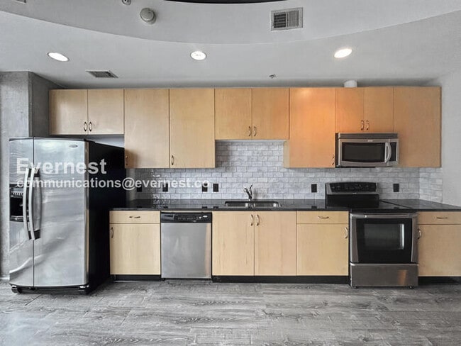 400 W Peachtree St NW, Unit UNIT 1307 in Atlanta, GA - Building Photo - Building Photo