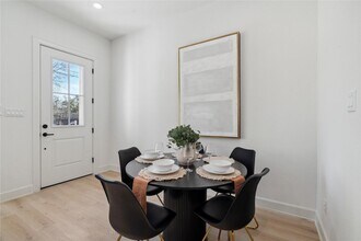 6528 Weston St in Houston, TX - Foto de edificio - Building Photo