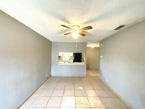518 Briggs St in San Antonio, TX - Building Photo - Interior Photo