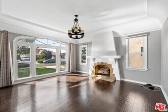 7822 S Halldale Ave in Los Angeles, CA - Building Photo - Building Photo