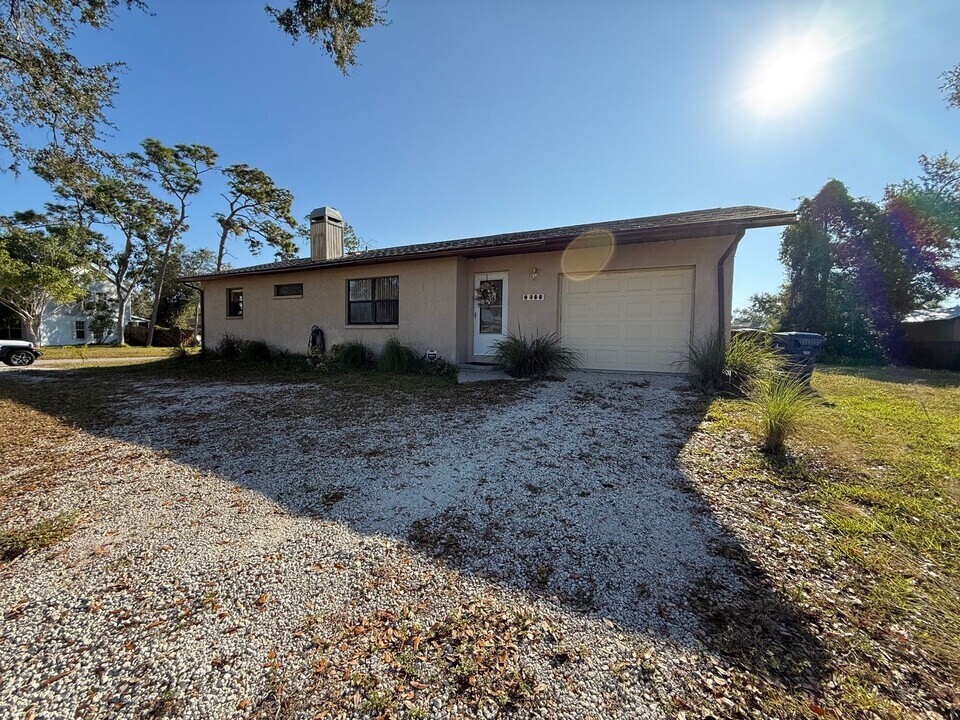 4265 Luawana Dr in Sarasota, FL - Building Photo