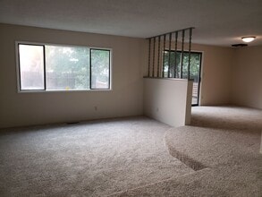 2419 Stonebrook Dr in Medford, OR - Building Photo - Building Photo