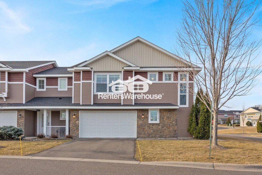 15708 60th Ave N in Plymouth, MN - Building Photo