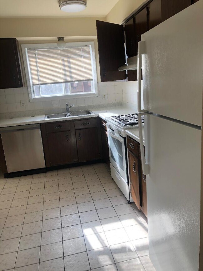 3719 Salem Walk Apartments and Nearby Northbrook Apartments For Rent