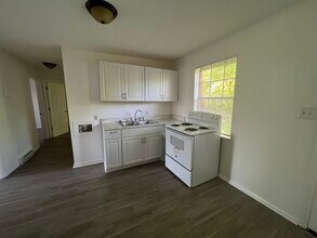 3602 Greensboro St, Unit D in Greensboro, NC - Building Photo - Building Photo