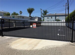 2114 Florida St in Huntington Beach, CA - Foto de edificio - Building Photo