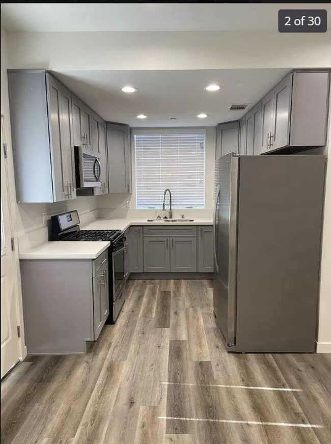 2409 1/2 Ridgeley Dr in Los Angeles, CA - Building Photo - Building Photo