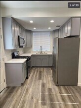 2409 1/2 Ridgeley Dr in Los Angeles, CA - Foto de edificio - Building Photo