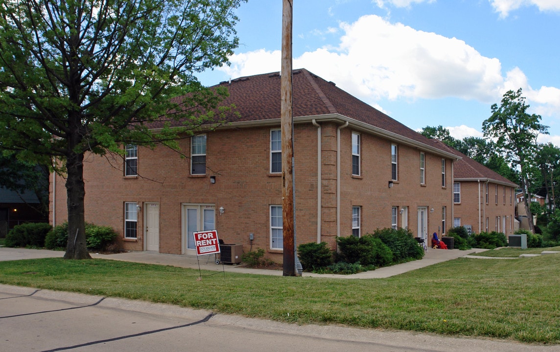 233 Short Maple St in Erlanger, KY - Foto de edificio