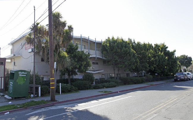 Sycamore Manor in Hayward, CA - Building Photo - Building Photo