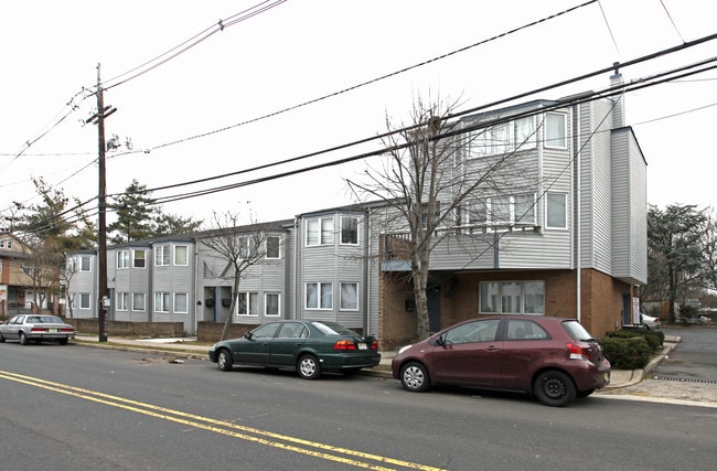 24-28 Courtland St in New Brunswick, NJ - Foto de edificio - Building Photo