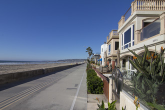 3561 Ocean Front in San Diego, CA - Foto de edificio - Building Photo