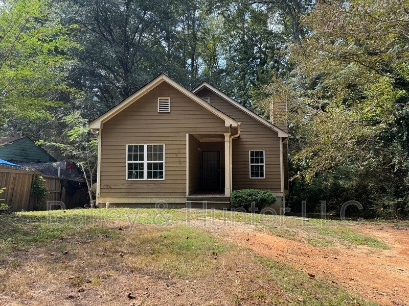 850 Woods Dr NW in Atlanta, GA - Building Photo