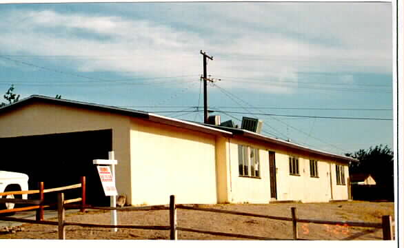 921-923 Carson St in Barstow, CA - Foto de edificio - Building Photo