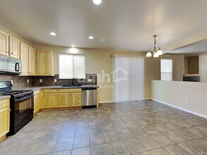 451 Baler Ct in Brighton, CO - Foto de edificio - Building Photo