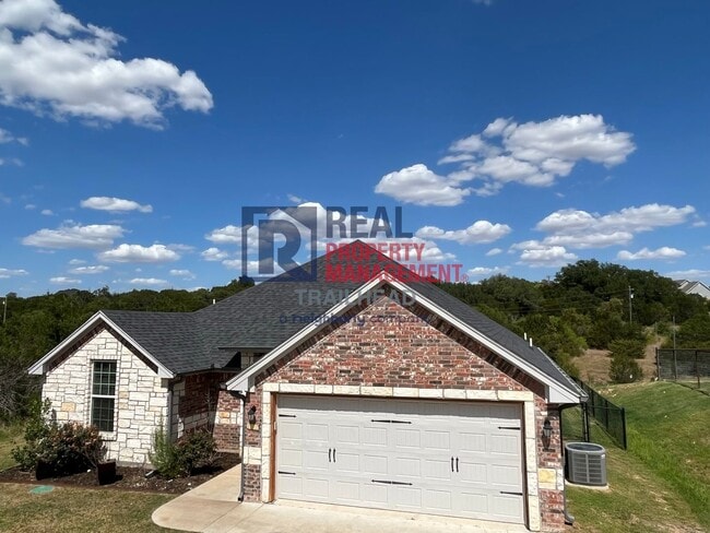2205 Steepleridge Cir in Granbury, TX - Building Photo - Building Photo