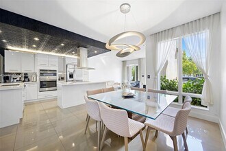 6415 NW 104th Path in Doral, FL - Building Photo - Building Photo