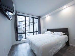 433 W 53rd St in New York, NY - Building Photo - Building Photo