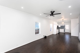 945 E Drexel Ave in San Antonio, TX - Building Photo - Building Photo