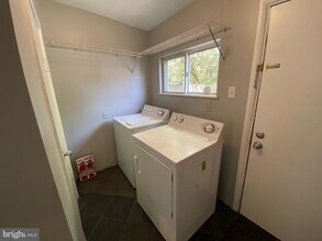 879 N Myrtlewood St in Philadelphia, PA - Building Photo - Building Photo