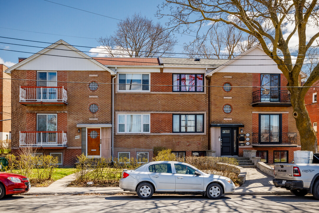 3518 De Kent Av in Montréal, QC - Building Photo