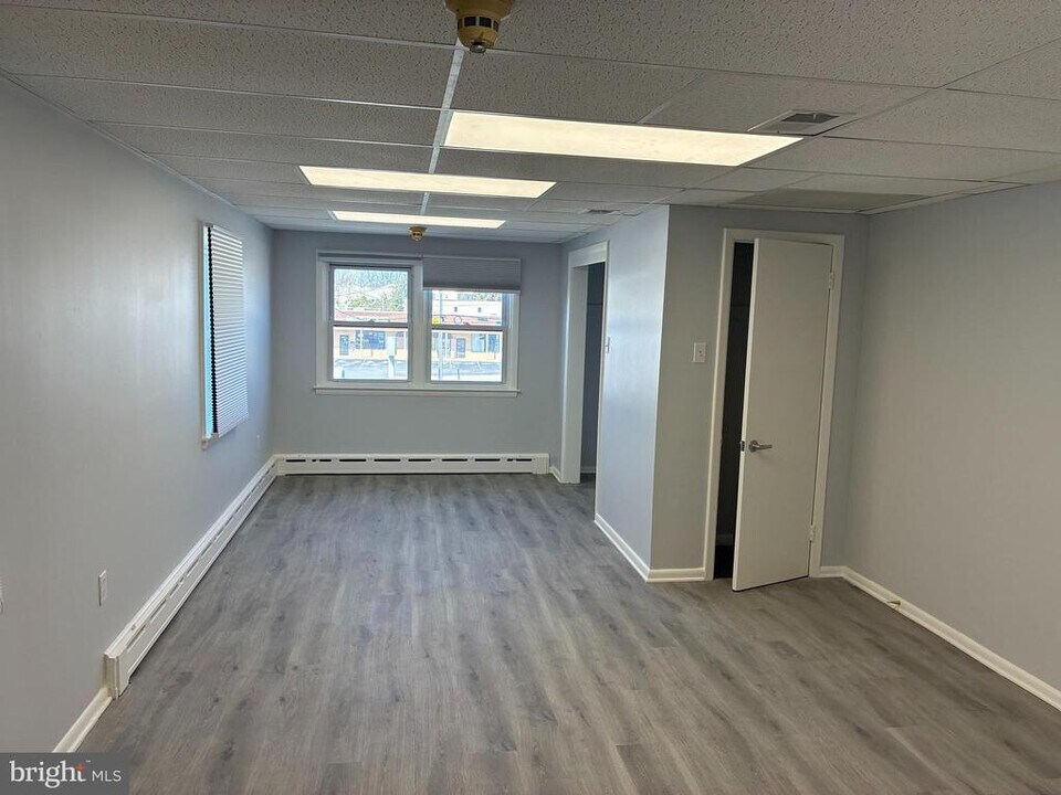 413 W Ridge Pike in Conshohocken, PA - Building Photo